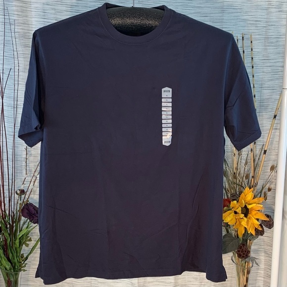 Duluth Trading Co Other - Duluth Trading Co. NWT Navy longtail T with a chest pocket.